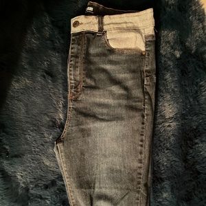 RIPPED JEANS